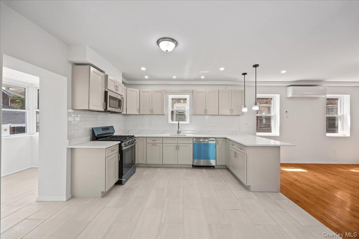 Single Family Seton Avenue Bronx, NY 10466, MLS-1032952-14