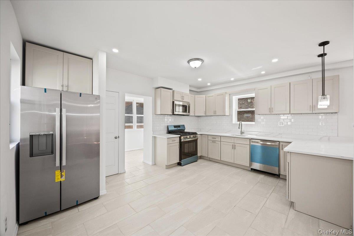 Single Family Seton Avenue Bronx, NY 10466, MLS-1032952-15