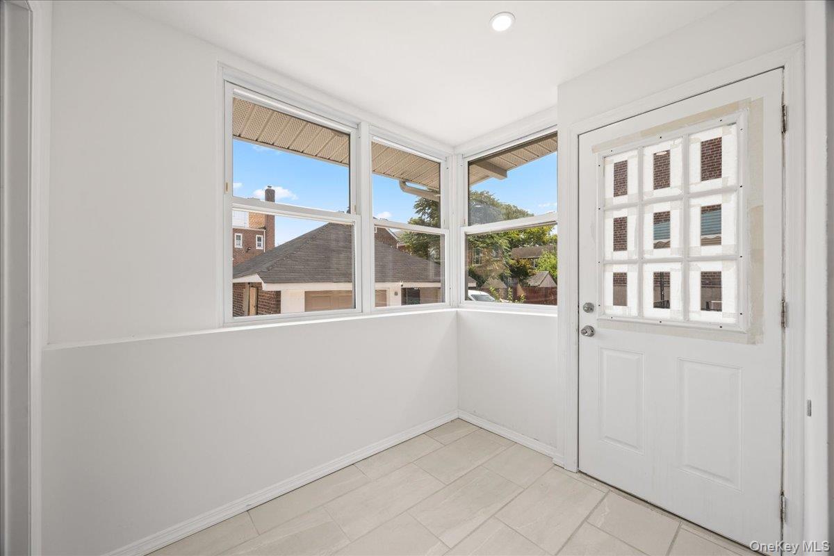 Single Family Seton Avenue Bronx, NY 10466, MLS-1032952-18