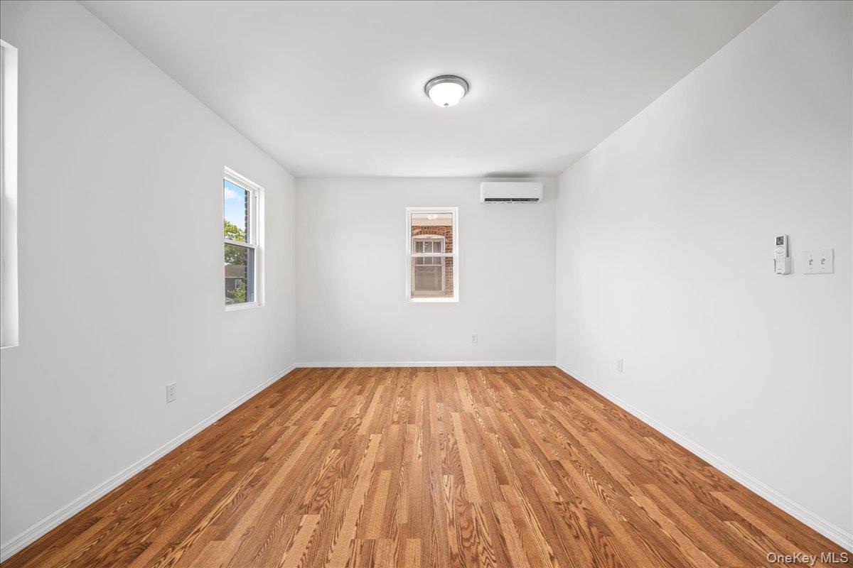 Single Family Seton Avenue Bronx, NY 10466, MLS-1032952-20