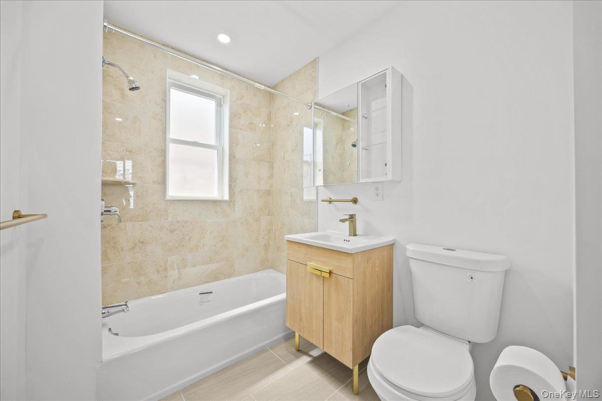 Single Family Seton Avenue Bronx, NY 10466, MLS-1032952-22