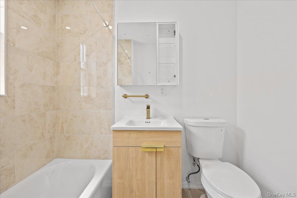 Single Family Seton Avenue Bronx, NY 10466, MLS-1032952-23