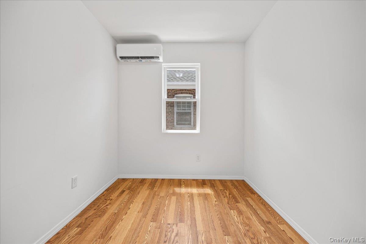 Single Family Seton Avenue Bronx, NY 10466, MLS-1032952-24