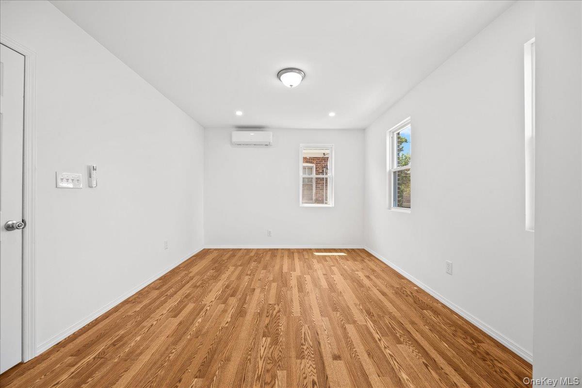 Single Family Seton Avenue Bronx, NY 10466, MLS-1032952-26