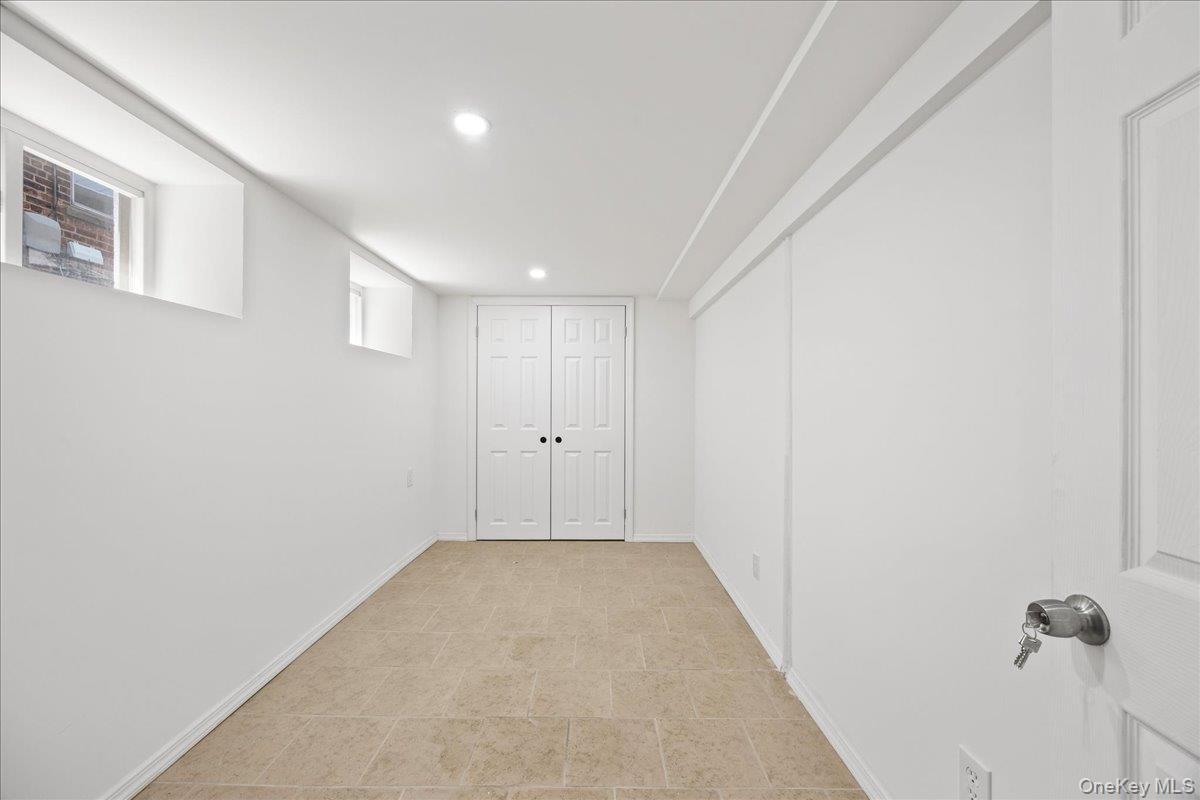 Single Family Seton Avenue Bronx, NY 10466, MLS-1032952-31