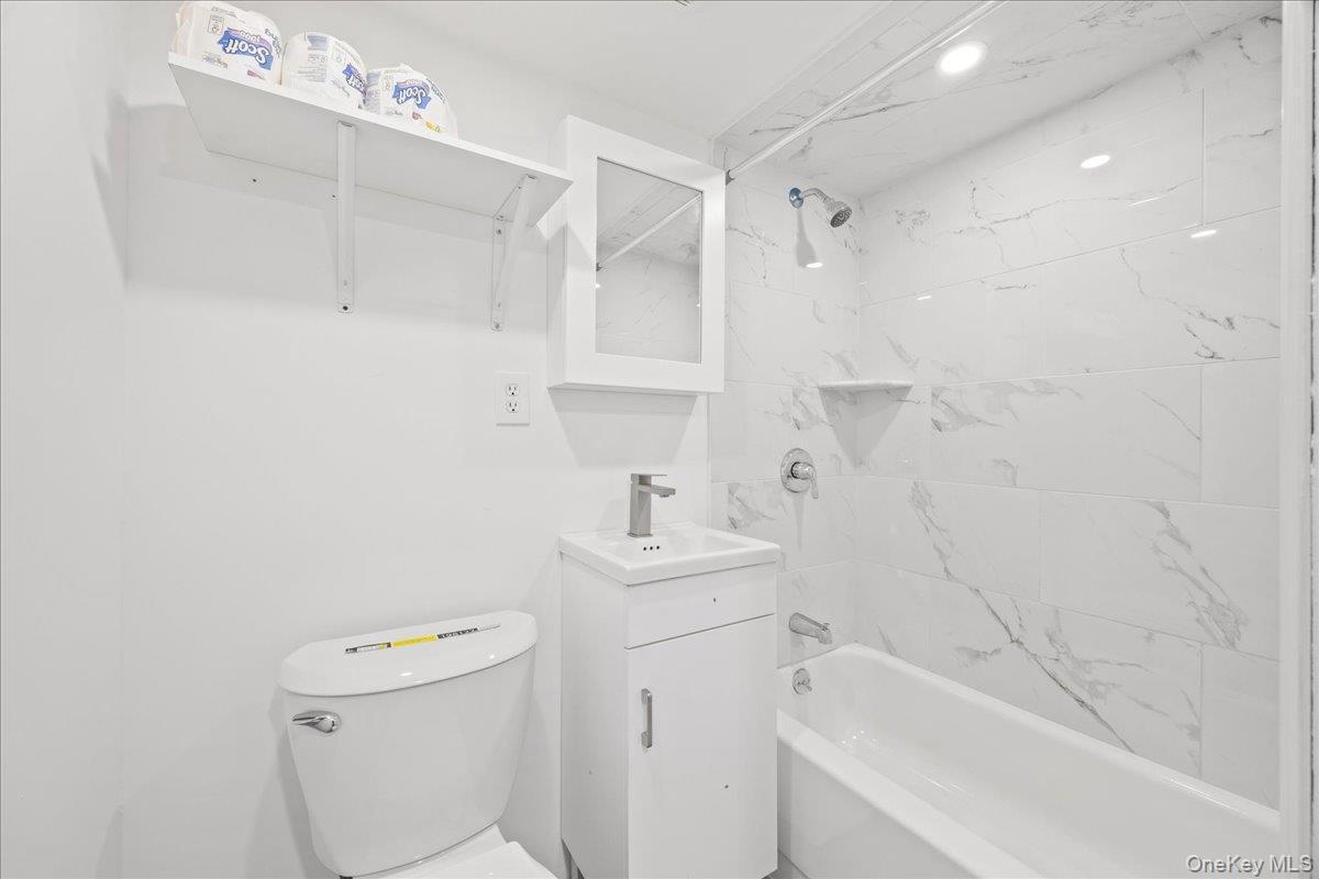 Single Family Seton Avenue Bronx, NY 10466, MLS-1032952-33