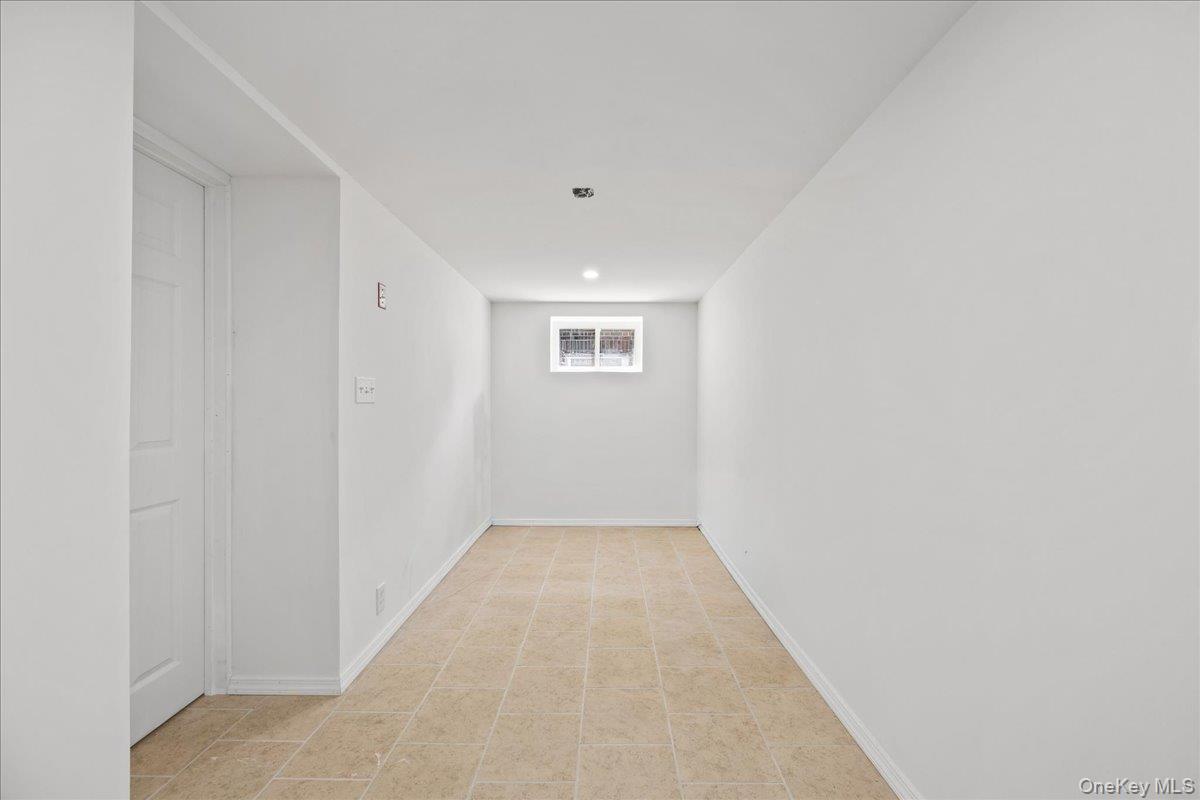 Single Family Seton Avenue Bronx, NY 10466, MLS-1032952-34