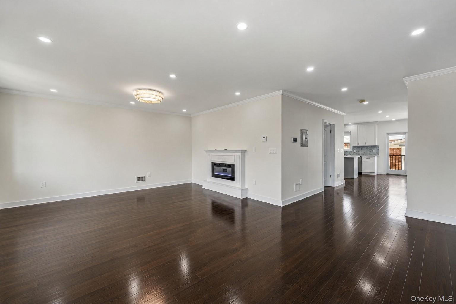 Single Family Little Neck Parkway Queens, NY 11004, MLS-1032975-18