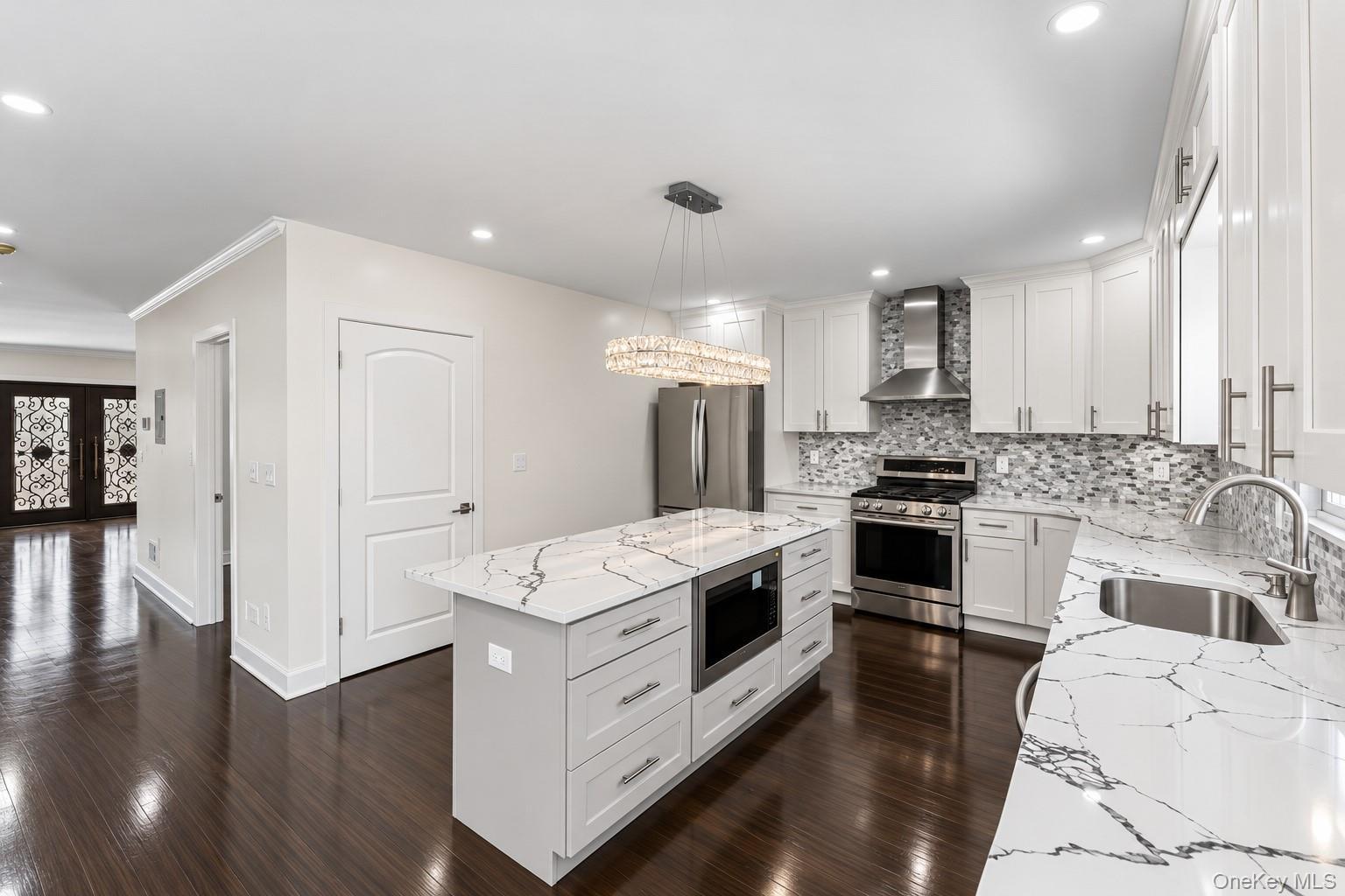 Single Family Little Neck Parkway Queens, NY 11004, MLS-1032975-21