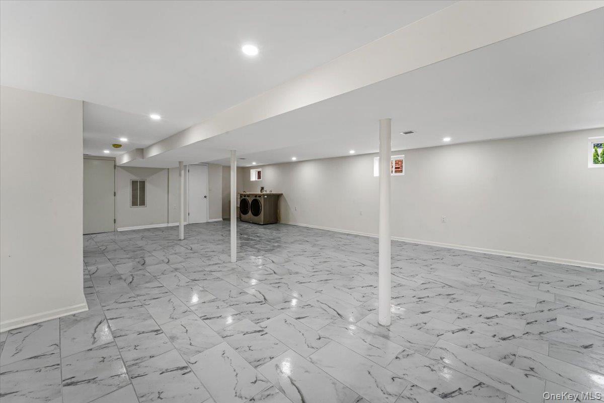 Single Family Little Neck Parkway Queens, NY 11004, MLS-1032975-24