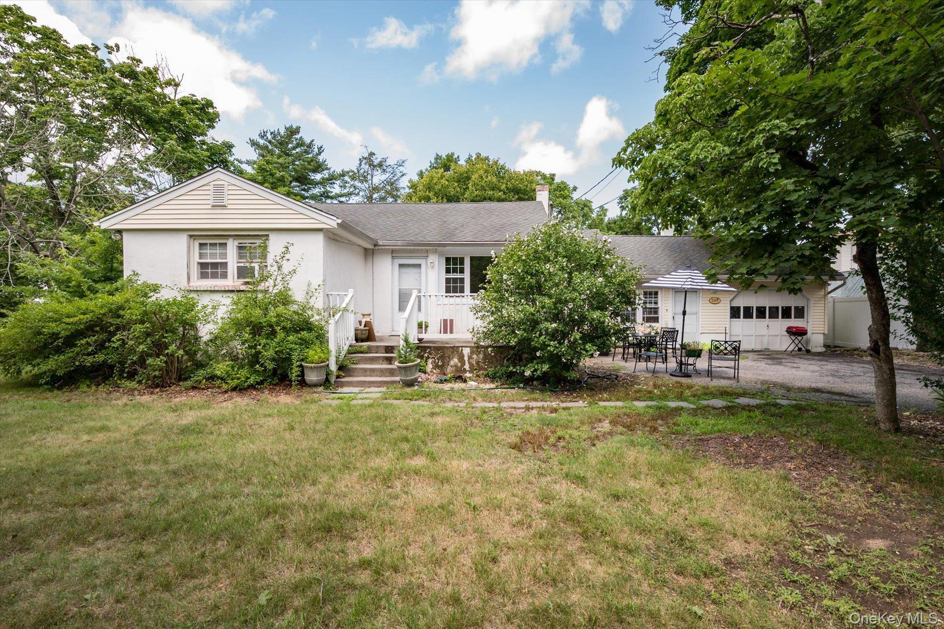 Single Family Old Country Road Suffolk County, NY 11747, MLS-1032983-21