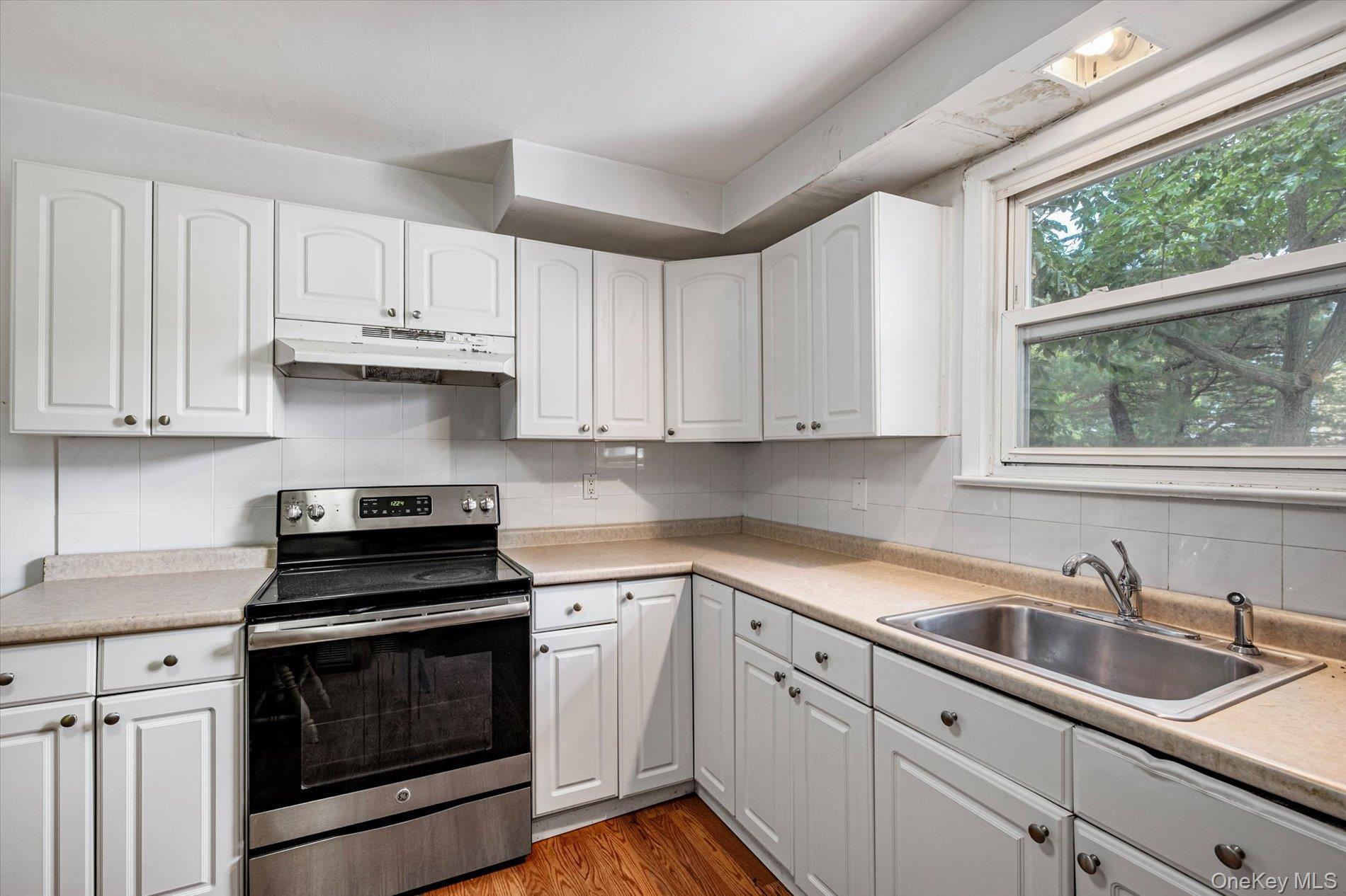 Single Family Old Country Road Suffolk County, NY 11747, MLS-1032983-5
