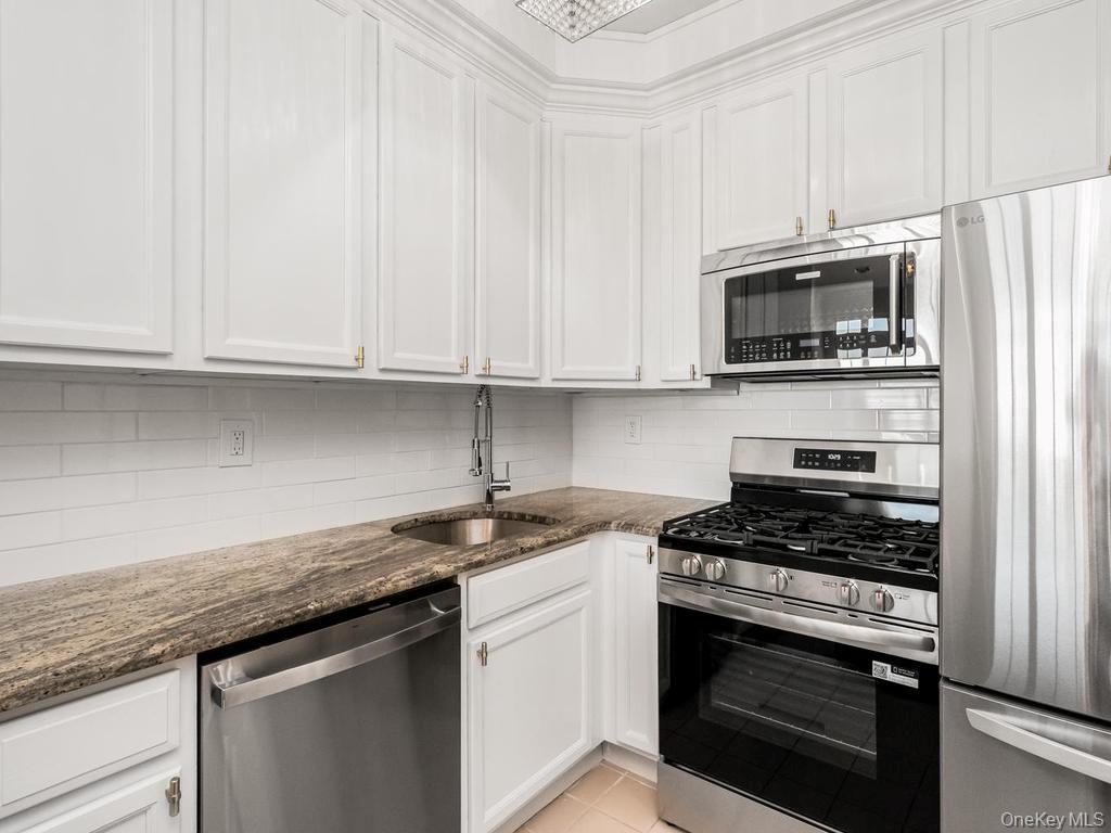 Single Family Surf Drive Bronx, NY 10473, MLS-1033005-7