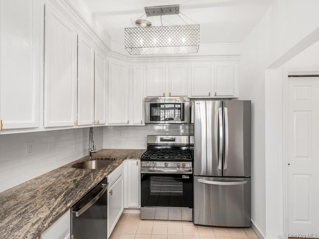 Single Family Surf Drive Bronx, NY 10473, MLS-1033005-8
