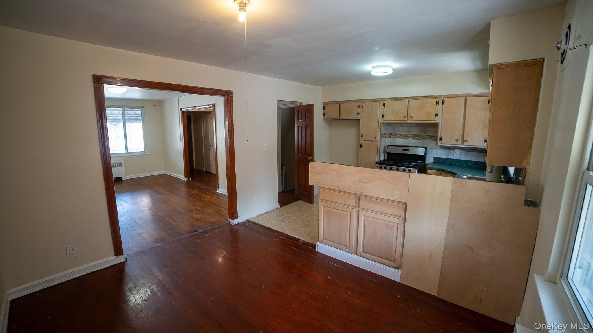 Single Family Barnes Avenue  Bronx, NY 10467, MLS-1033008-10