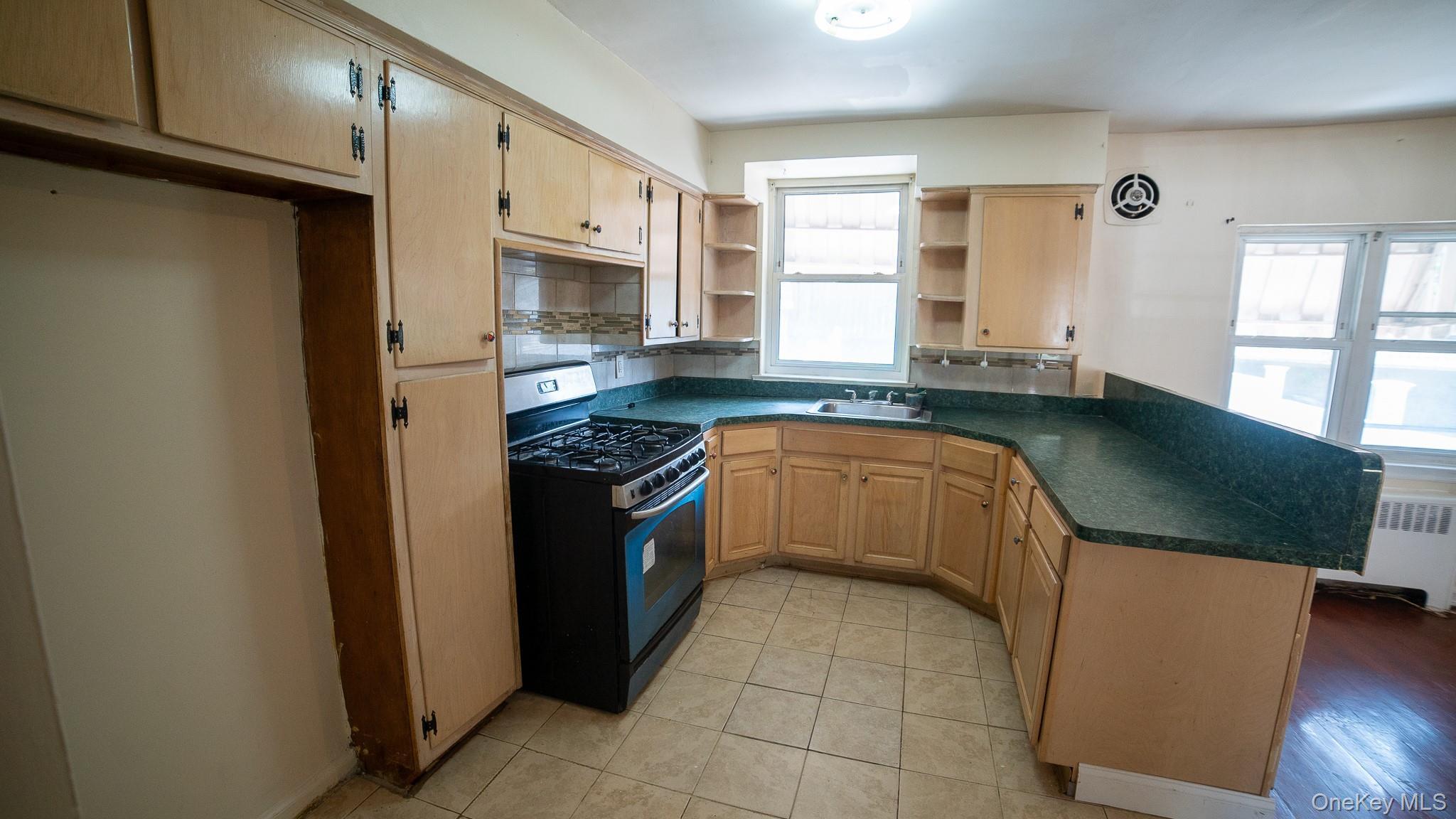 Single Family Barnes Avenue  Bronx, NY 10467, MLS-1033008-11