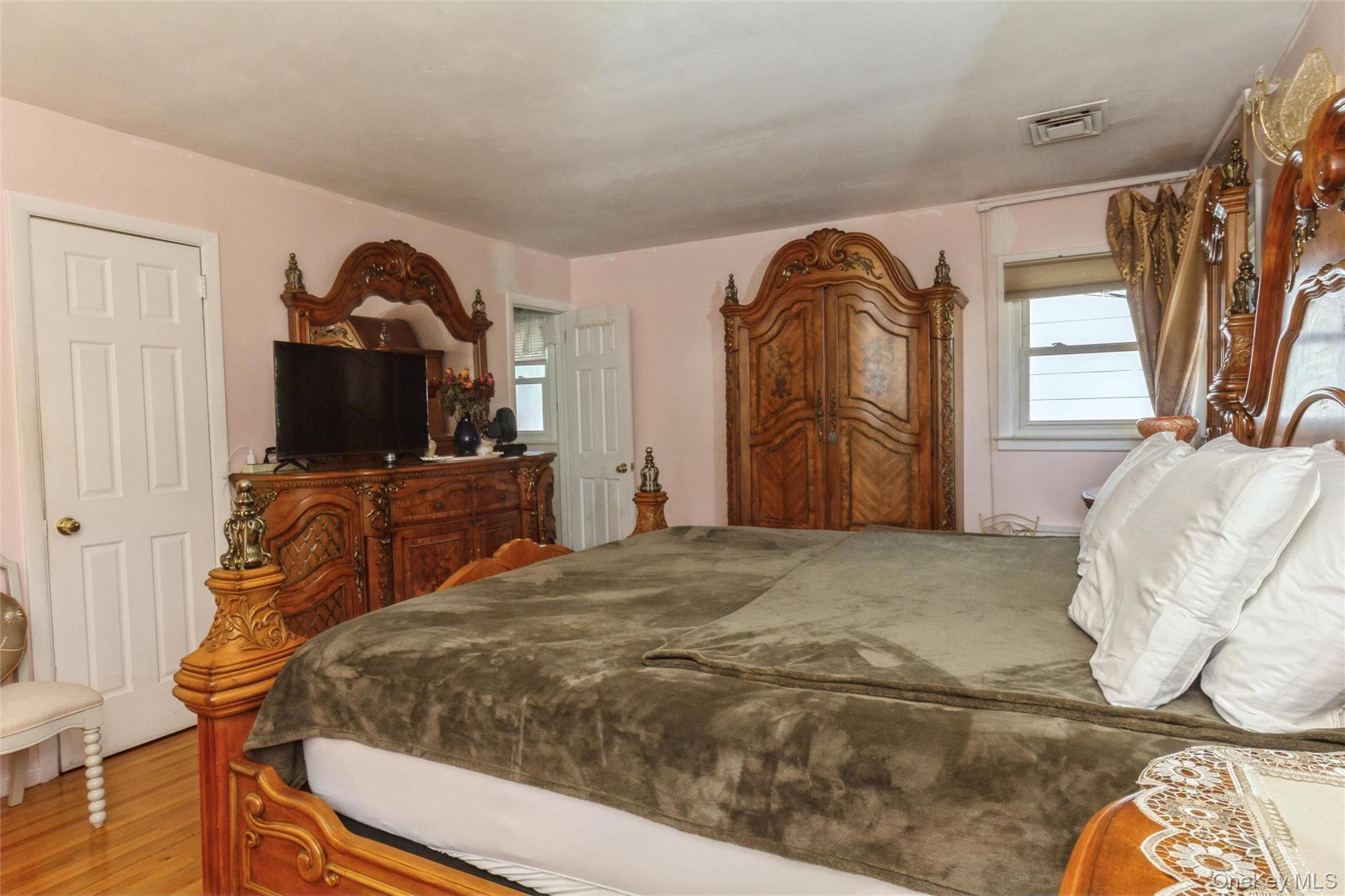 Single Family E Carl Avenue Nassau County, NY 11510, MLS-1033017-24