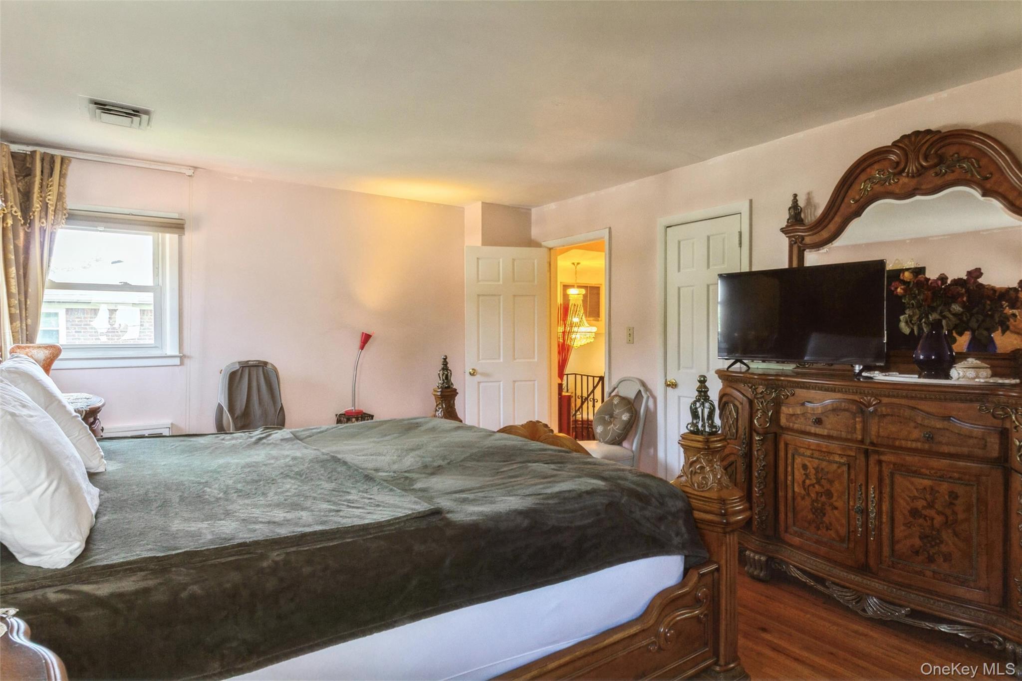 Single Family E Carl Avenue Nassau County, NY 11510, MLS-1033017-25