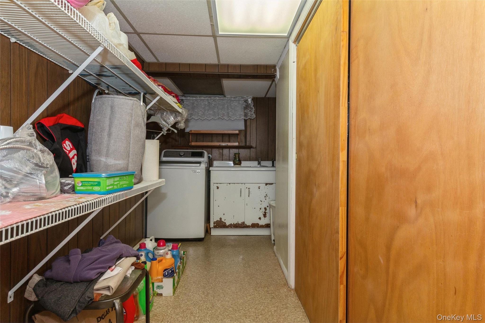 Single Family E Carl Avenue Nassau County, NY 11510, MLS-1033017-34