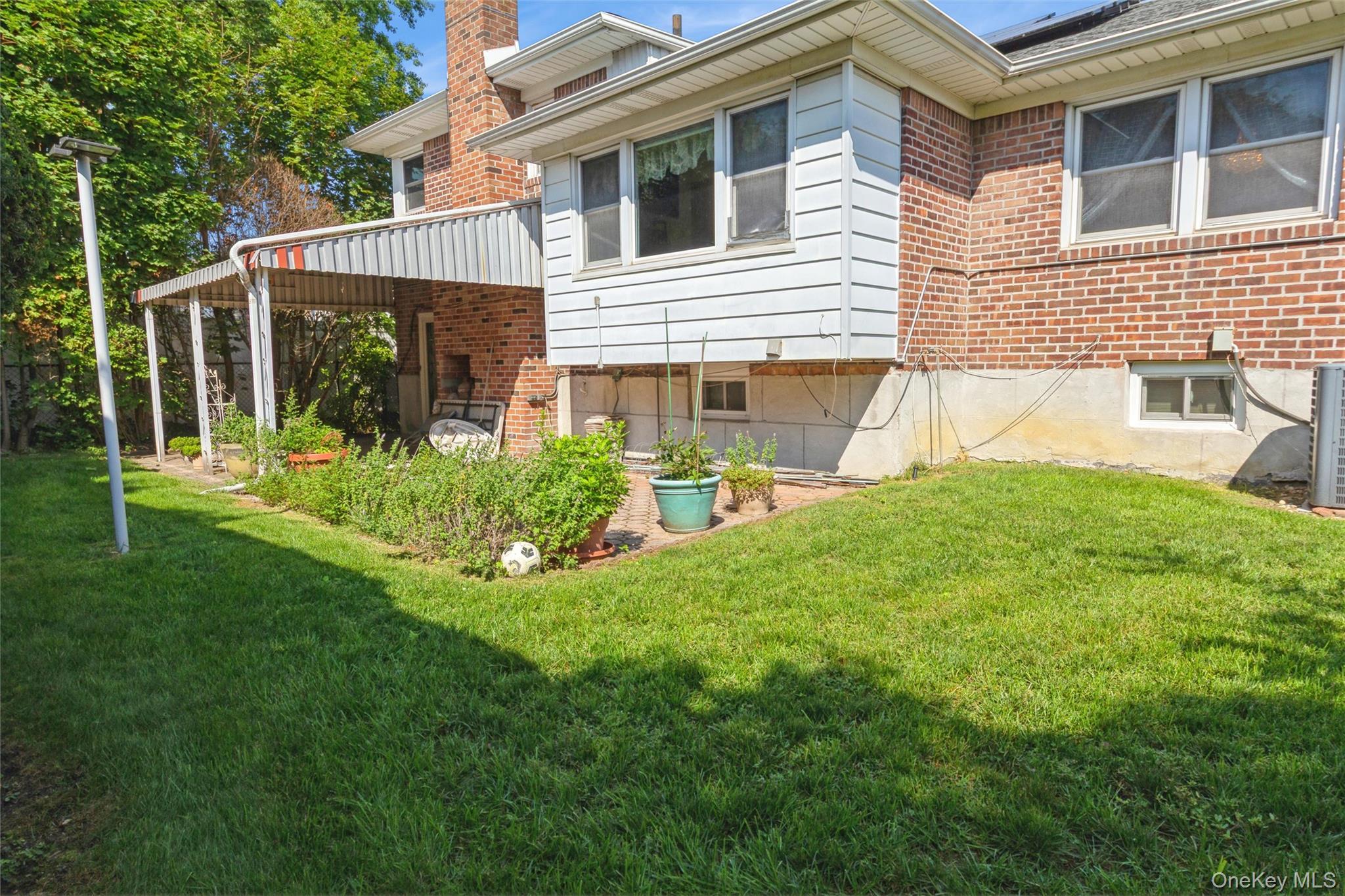 Single Family E Carl Avenue Nassau County, NY 11510, MLS-1033017-37