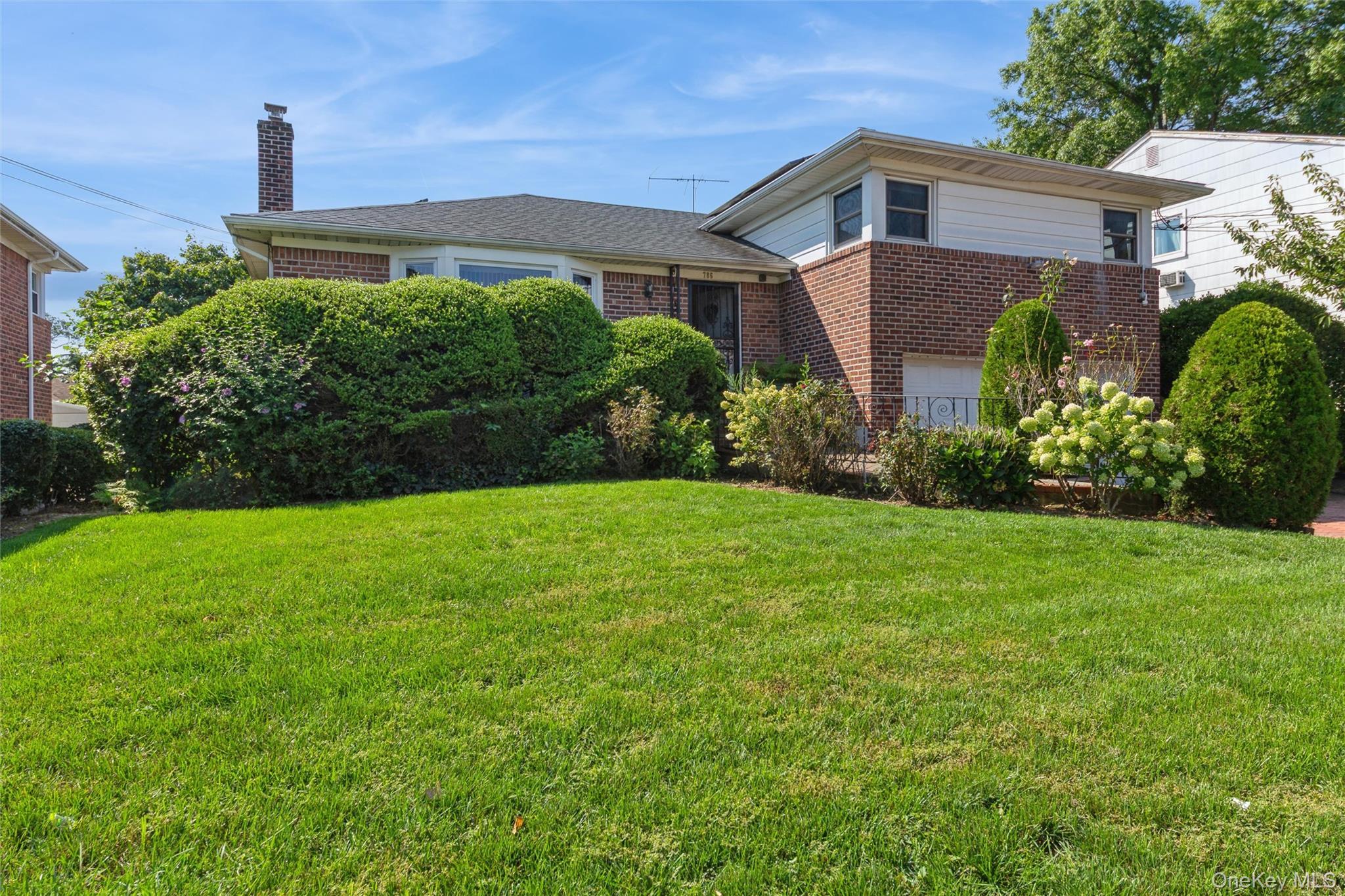 Single Family E Carl Avenue  Nassau County, NY 11510, MLS-1033017-41