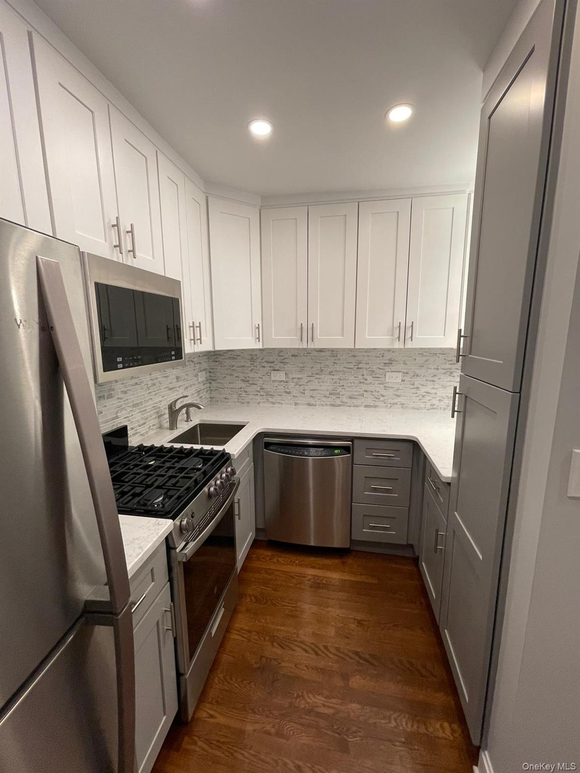 Apartment Mosholu Avenue  Bronx, NY 10471, MLS-1033023-2