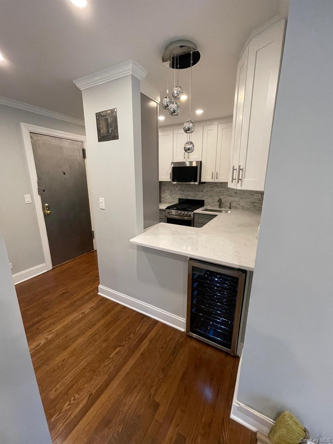 Apartment Mosholu Avenue  Bronx, NY 10471, MLS-1033023-3