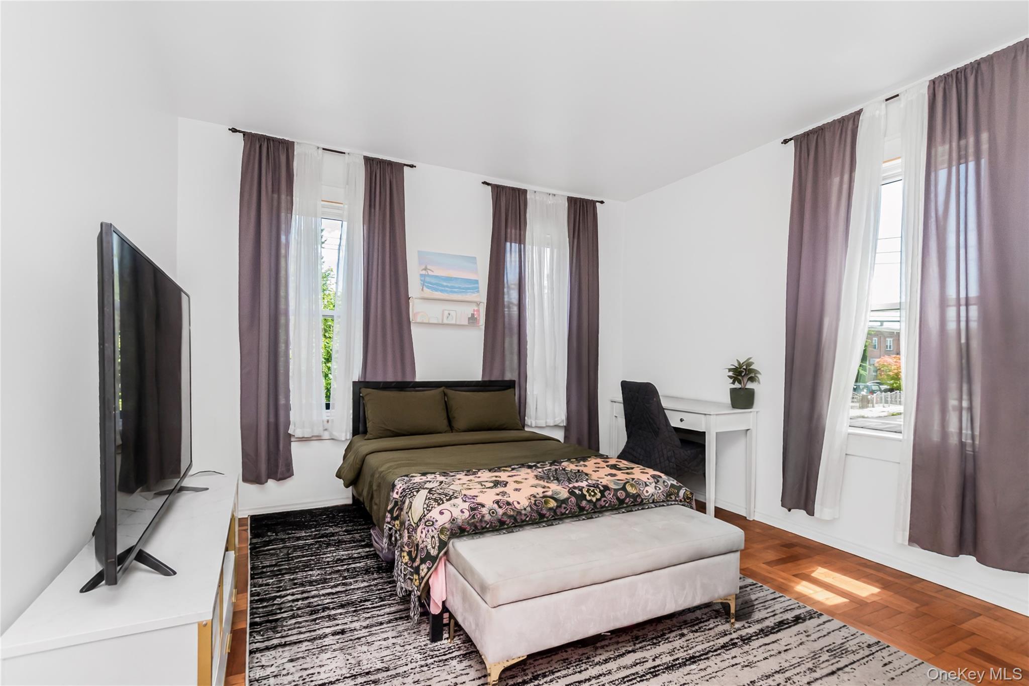 Single Family Swinton Avenue Bronx, NY 10465, MLS-1033037-10