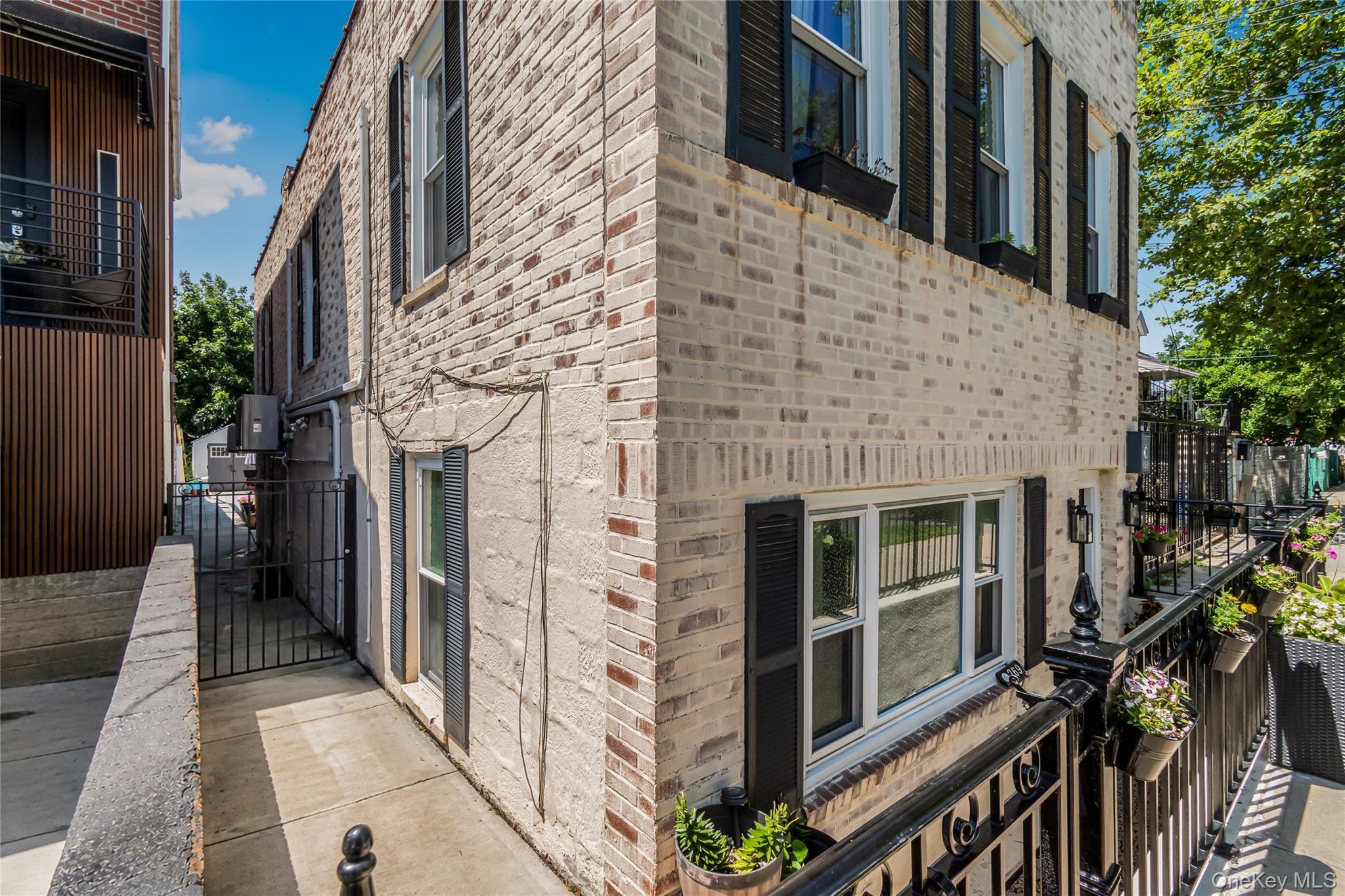 Single Family Swinton Avenue Bronx, NY 10465, MLS-1033037-25