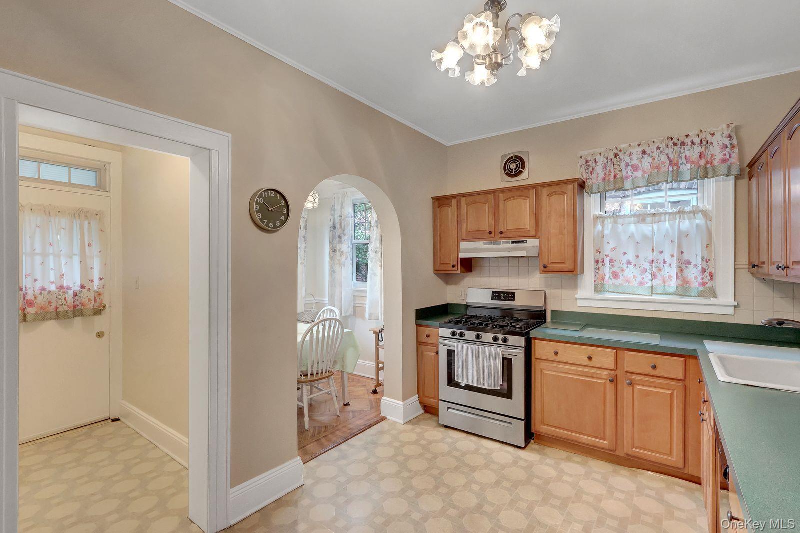 Single Family 86th Street  Queens, NY 11385, MLS-1033043-6