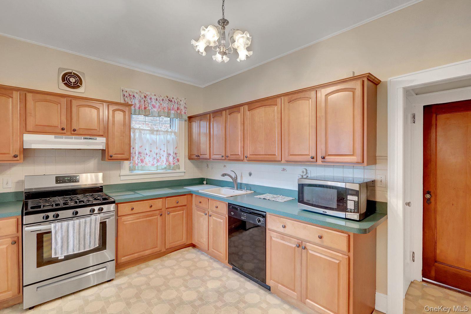 Single Family 86th Street  Queens, NY 11385, MLS-1033043-7