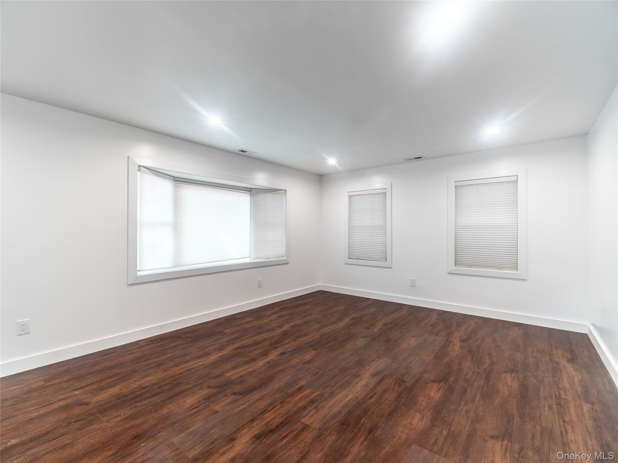 Single Family Westchester Avenue  Westchester County, NY 10573, MLS-1033076-10