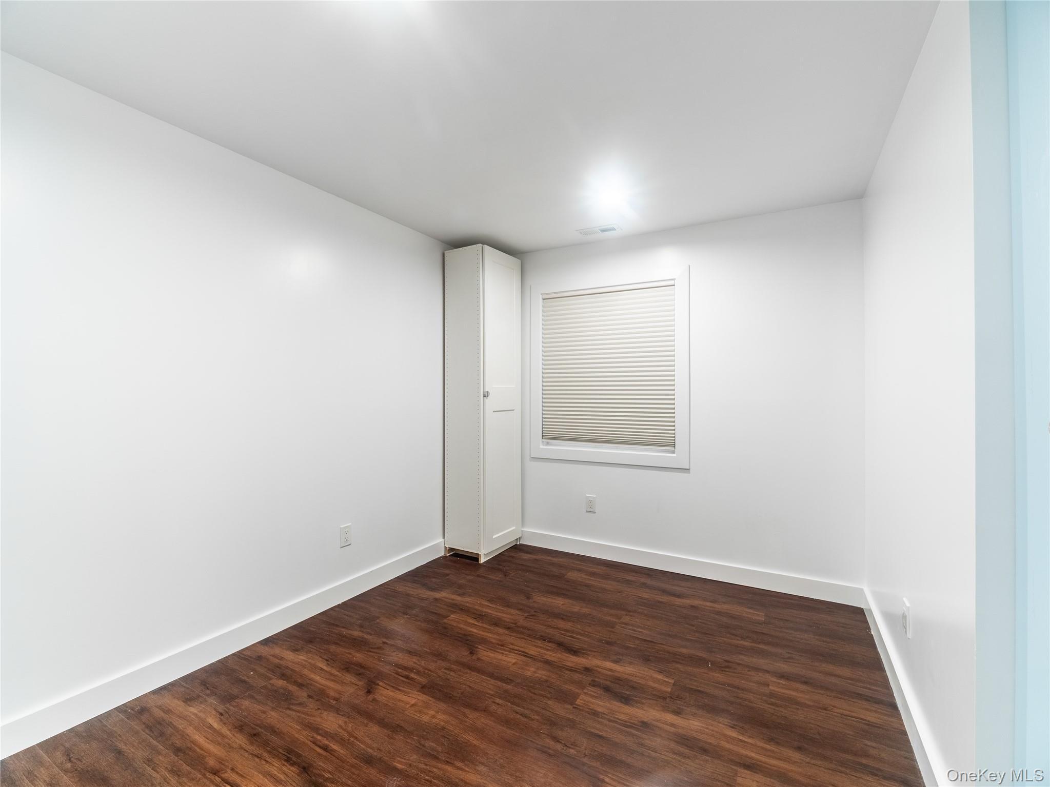 Single Family Westchester Avenue  Westchester County, NY 10573, MLS-1033076-11