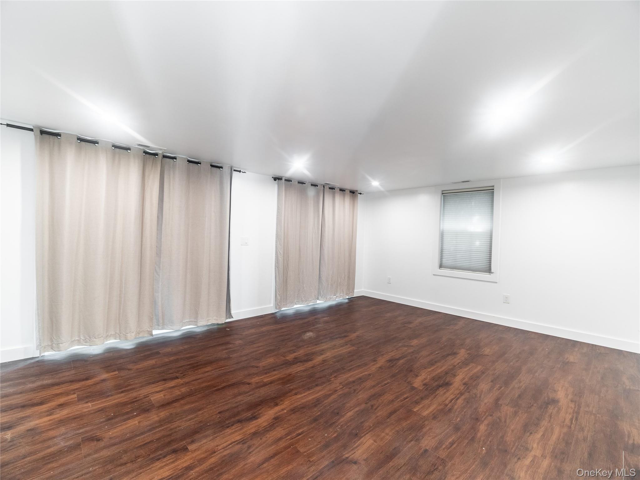 Single Family Westchester Avenue  Westchester County, NY 10573, MLS-1033076-15