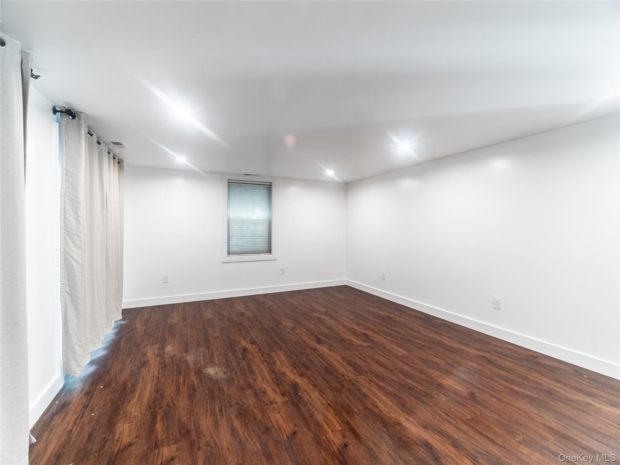 Single Family Westchester Avenue  Westchester County, NY 10573, MLS-1033076-16