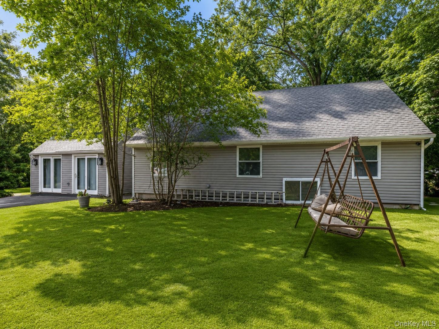 Single Family Westchester Avenue  Westchester County, NY 10573, MLS-1033076-2