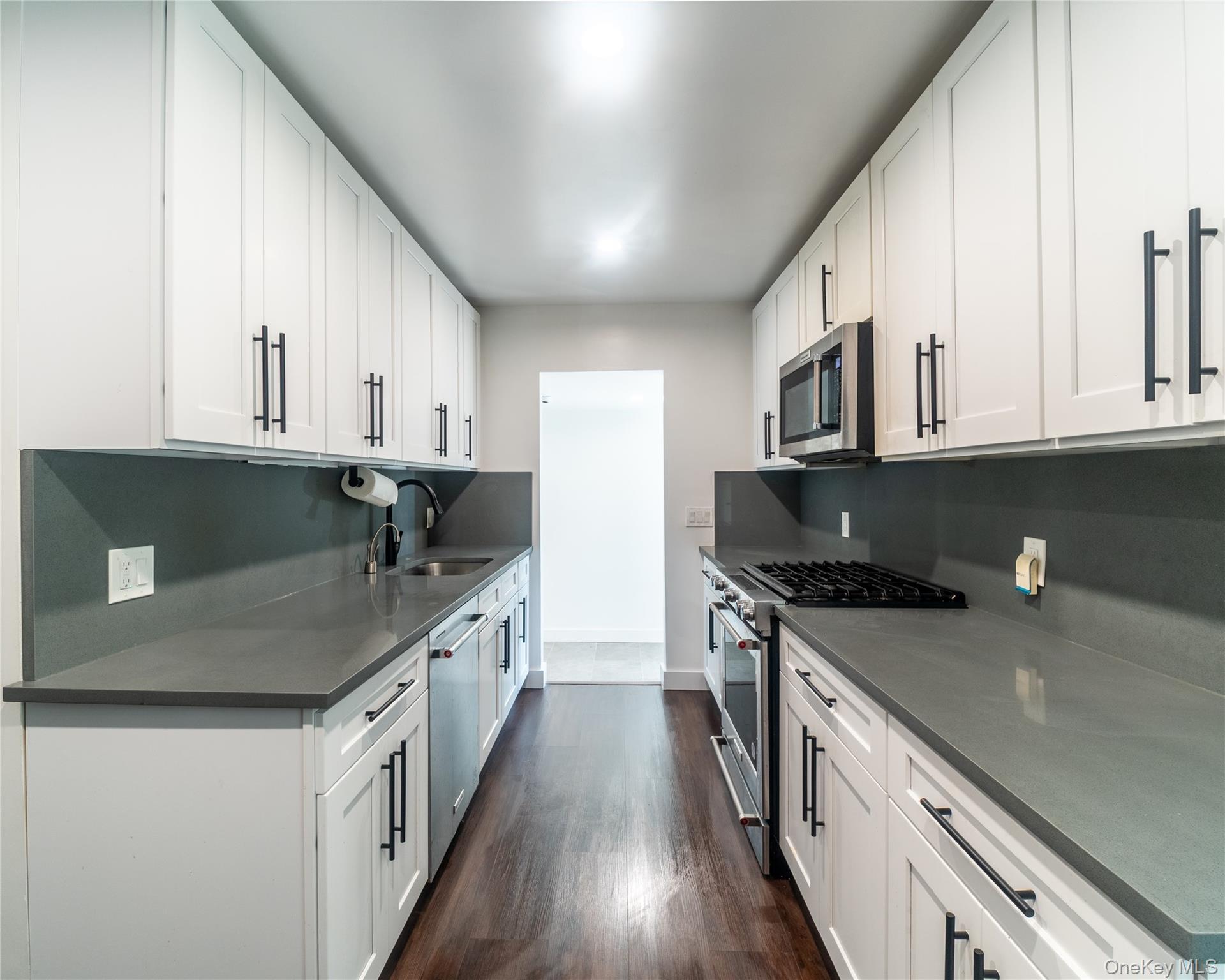 Single Family Westchester Avenue  Westchester County, NY 10573, MLS-1033076-4