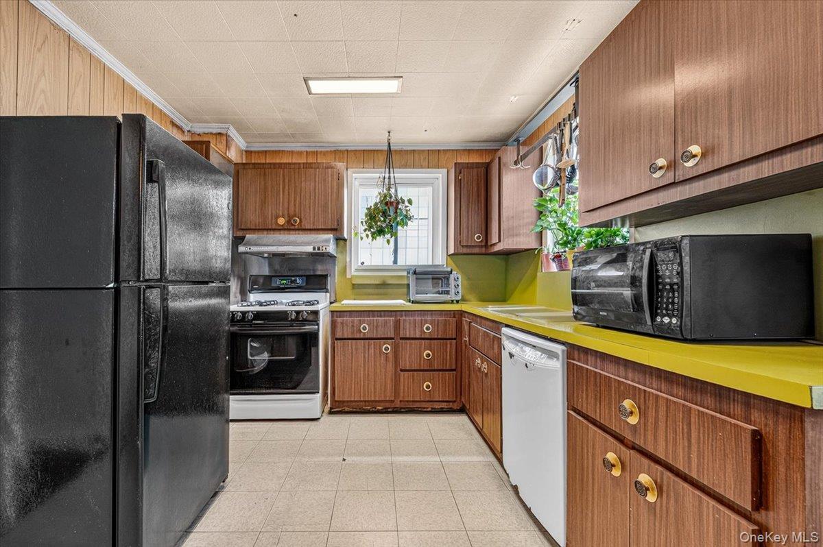 Single Family 187th Place Queens, NY 11423, MLS-1033080-10