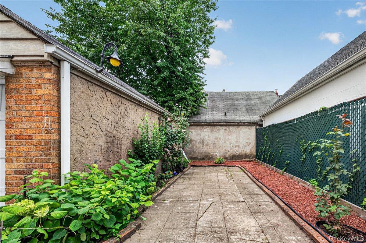 Single Family 187th Place Queens, NY 11423, MLS-1033080-21