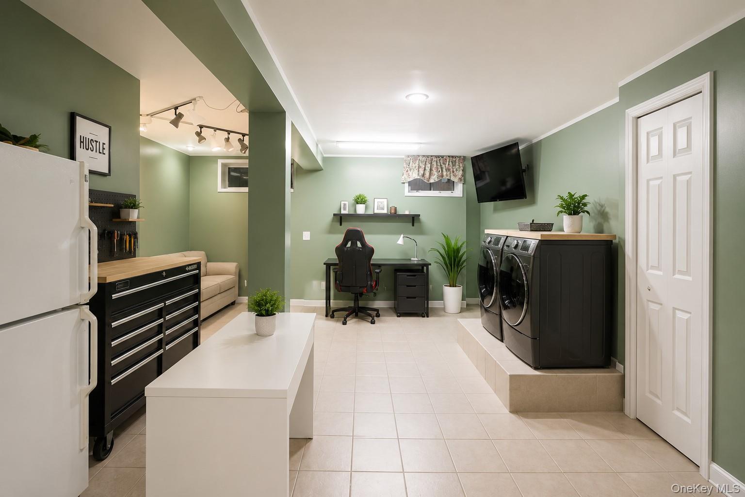 Single Family Willoughby Avenue Brooklyn, NY 11237, MLS-1033086-32