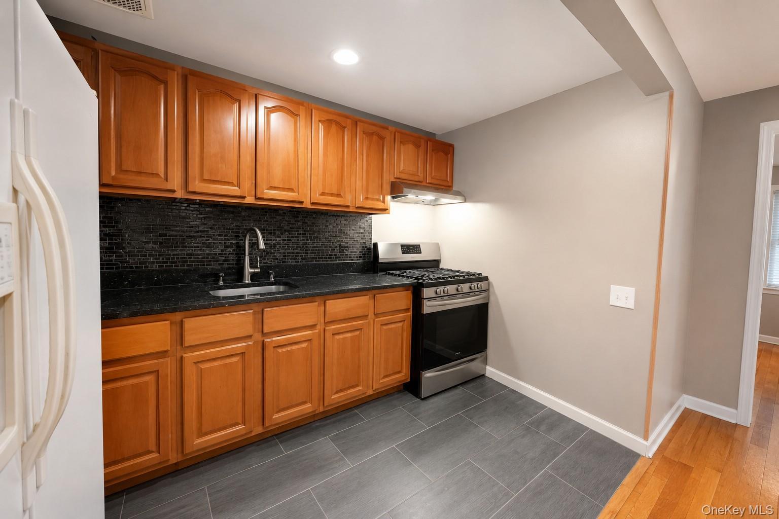 Single Family Willoughby Avenue Brooklyn, NY 11237, MLS-1033086-4