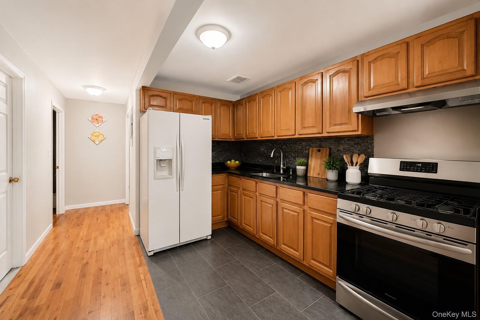 Single Family Willoughby Avenue Brooklyn, NY 11237, MLS-1033086-5