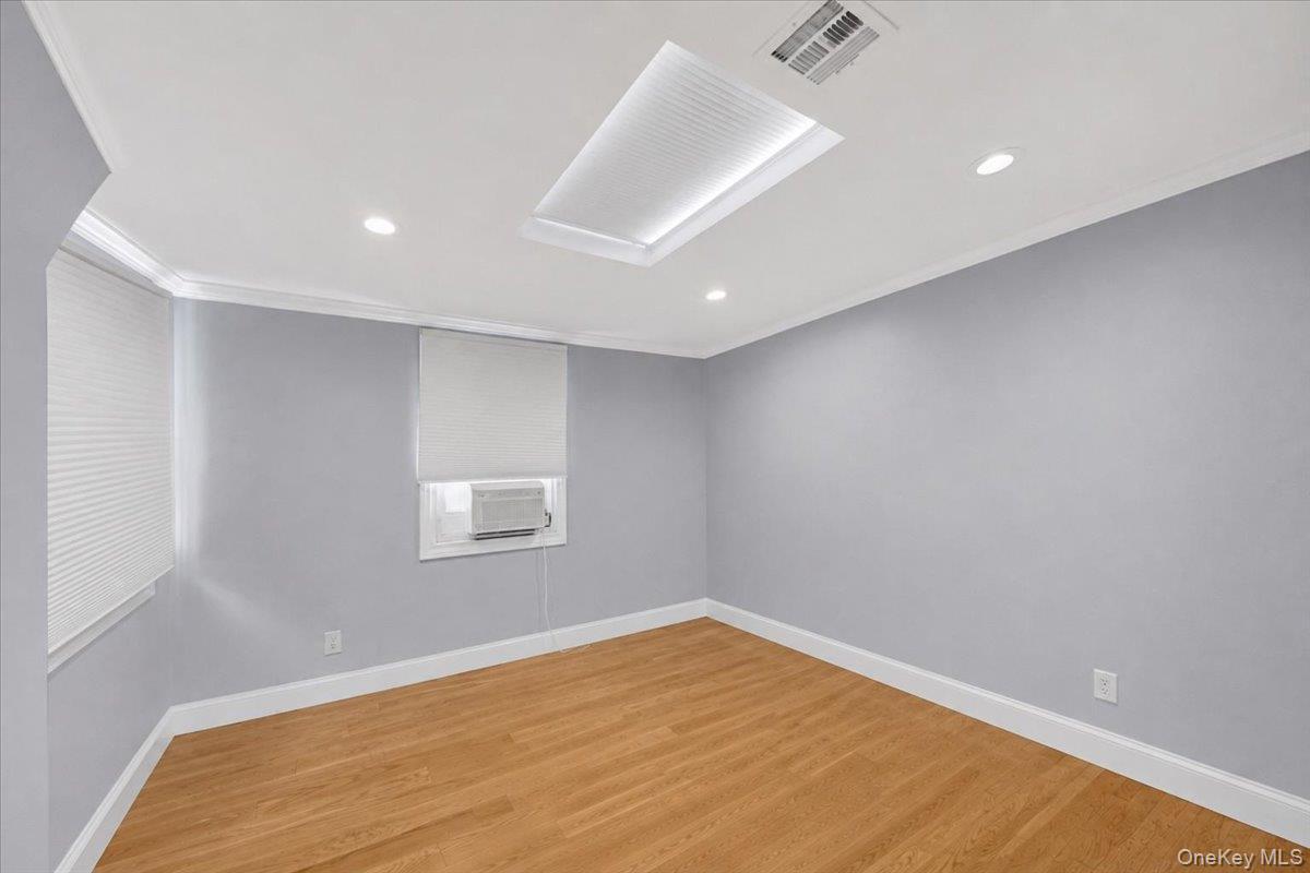 Single Family Westervelt Avenue  Bronx, NY 10469, MLS-1033098-12