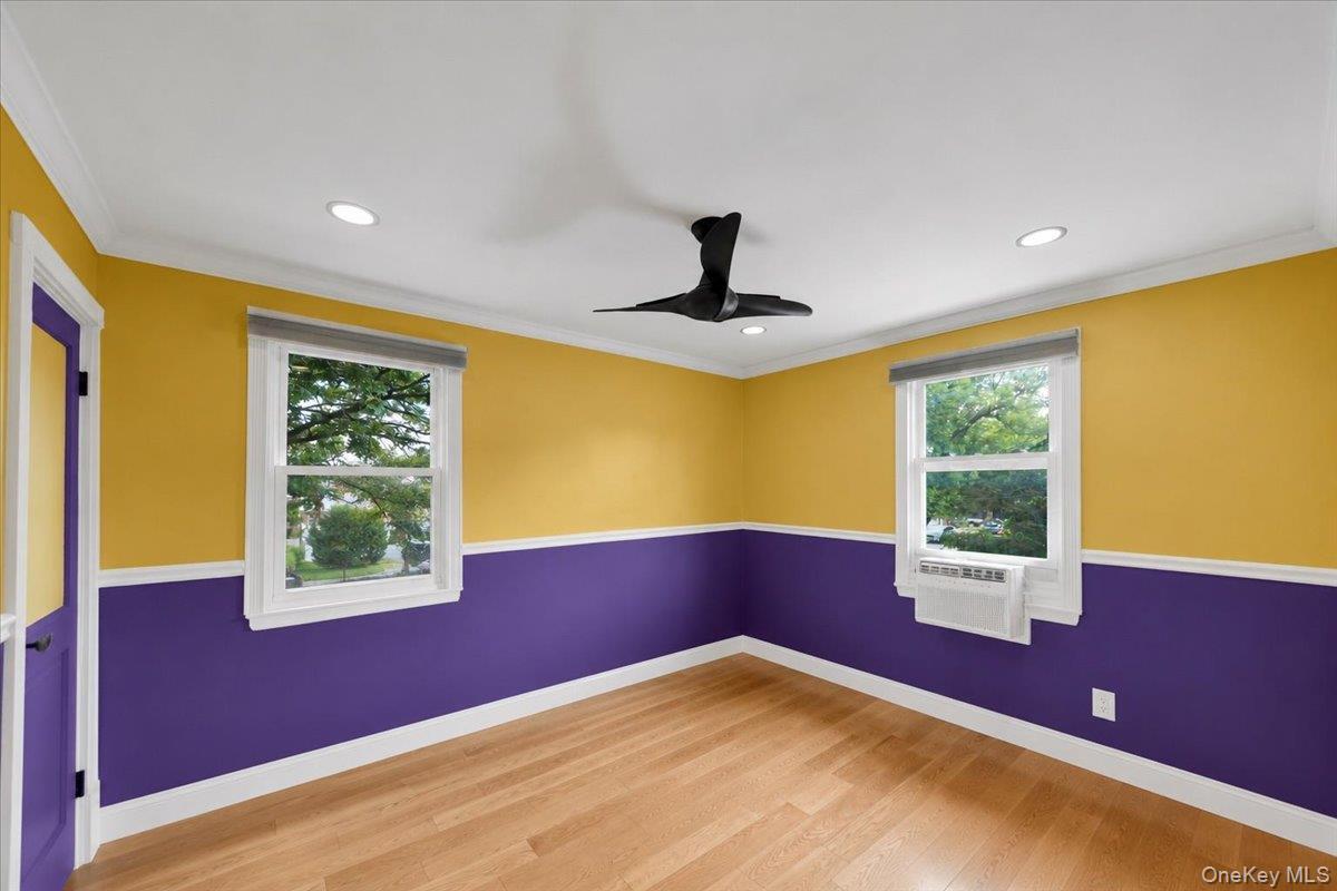Single Family Westervelt Avenue  Bronx, NY 10469, MLS-1033098-15
