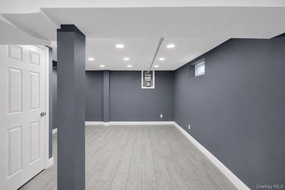 Single Family Westervelt Avenue  Bronx, NY 10469, MLS-1033098-17