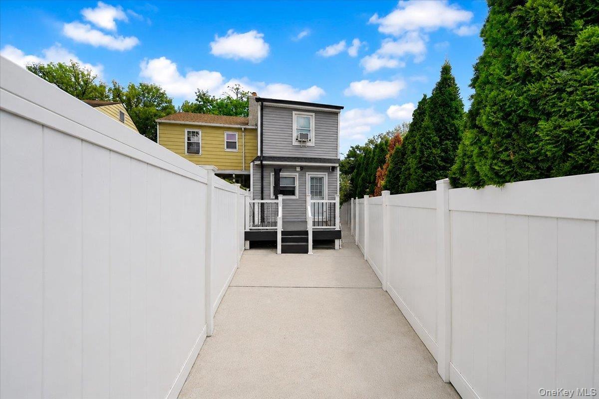 Single Family Westervelt Avenue  Bronx, NY 10469, MLS-1033098-19