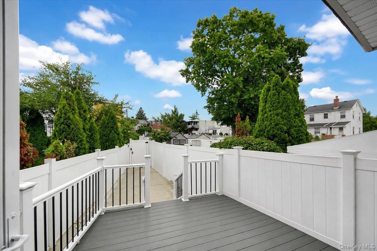 Single Family Westervelt Avenue  Bronx, NY 10469, MLS-1033098-20