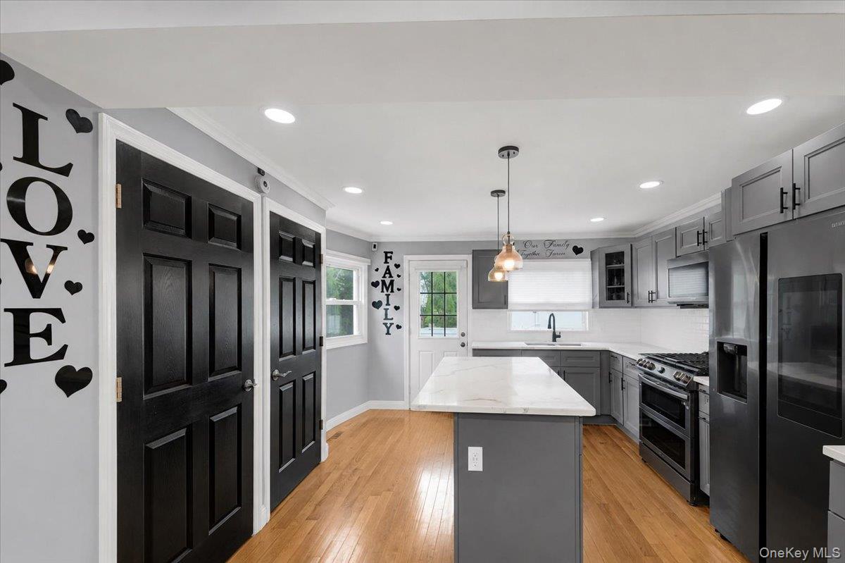 Single Family Westervelt Avenue  Bronx, NY 10469, MLS-1033098-5