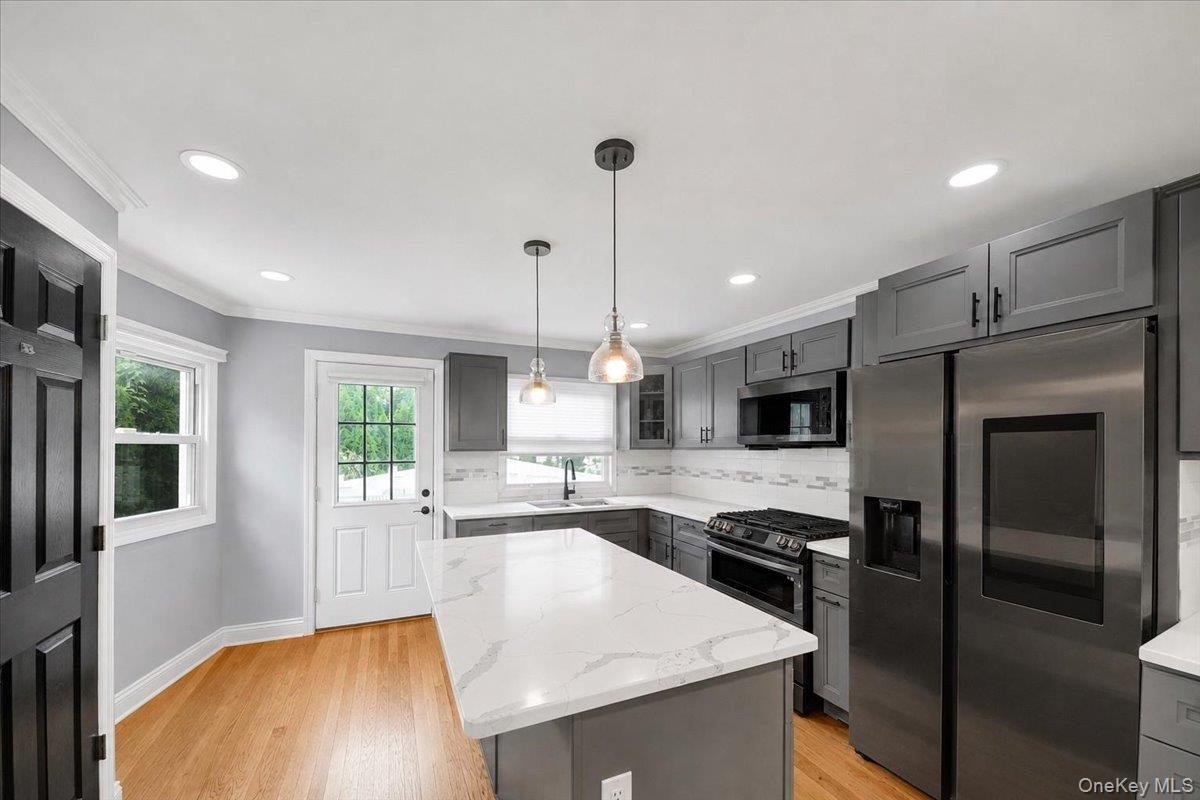 Single Family Westervelt Avenue  Bronx, NY 10469, MLS-1033098-6