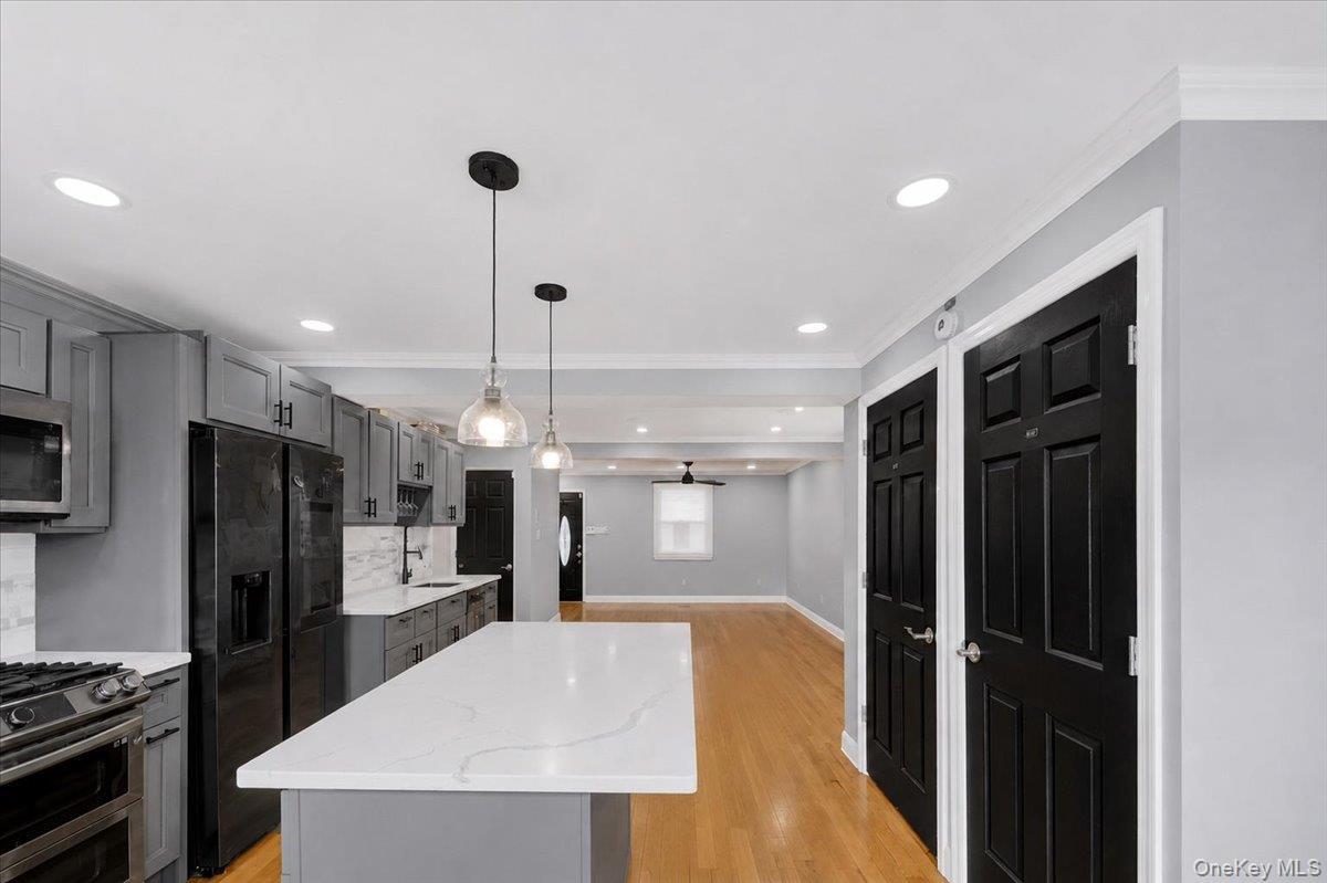 Single Family Westervelt Avenue  Bronx, NY 10469, MLS-1033098-8